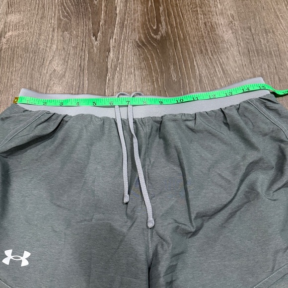 Under Armour Grey Heatgear Loose Running Shorts - Picture 6 of 8